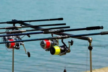 魚竿模具之冬季無法釣魚魚竿魚鉤浮漂等漁具的保養方法